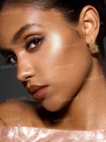 اسپری فیکس شاین شیگلم Light Me Up Luminous Setting Spray - تصویر 5